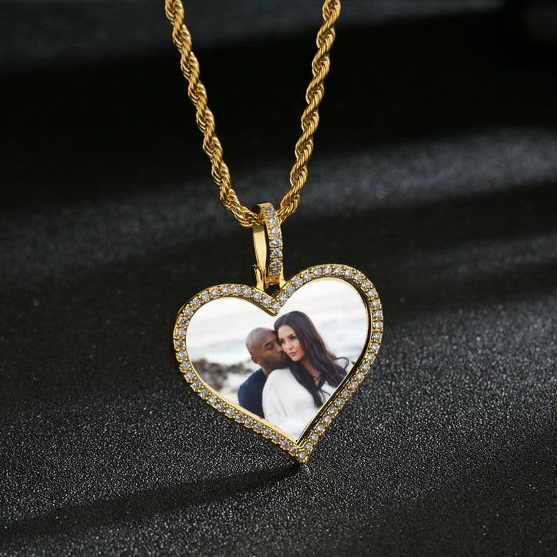 Cut out stoned necklace
